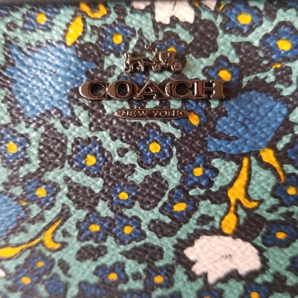 Coach Yankee Floral Crossbody Bag - Picture 8 of 11
